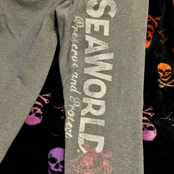 Seaworld lounge pants - Picture 3 of 4